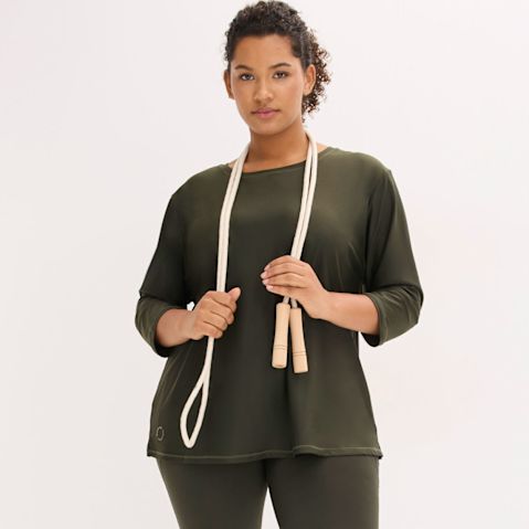 Nachtolives Funktionsshirt mit passender Leggings für sportliche Aktivitäten.