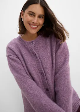 Warme, weiche, lilafarbene Strickjacke mit Knopfleiste. Perfekt für kühle Tage.