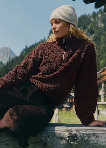 Troyer in Bouclé-Optik