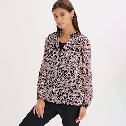 Bluse mit floralem Muster in Schwarz, Rot und Weiß.