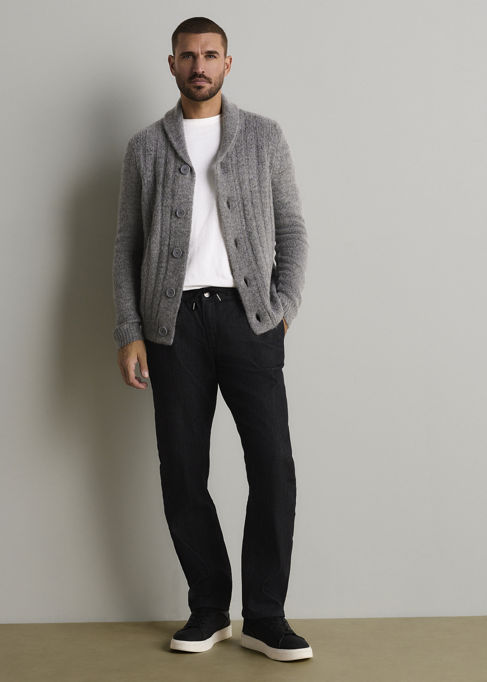 Strickjacke mit Rippenmuster