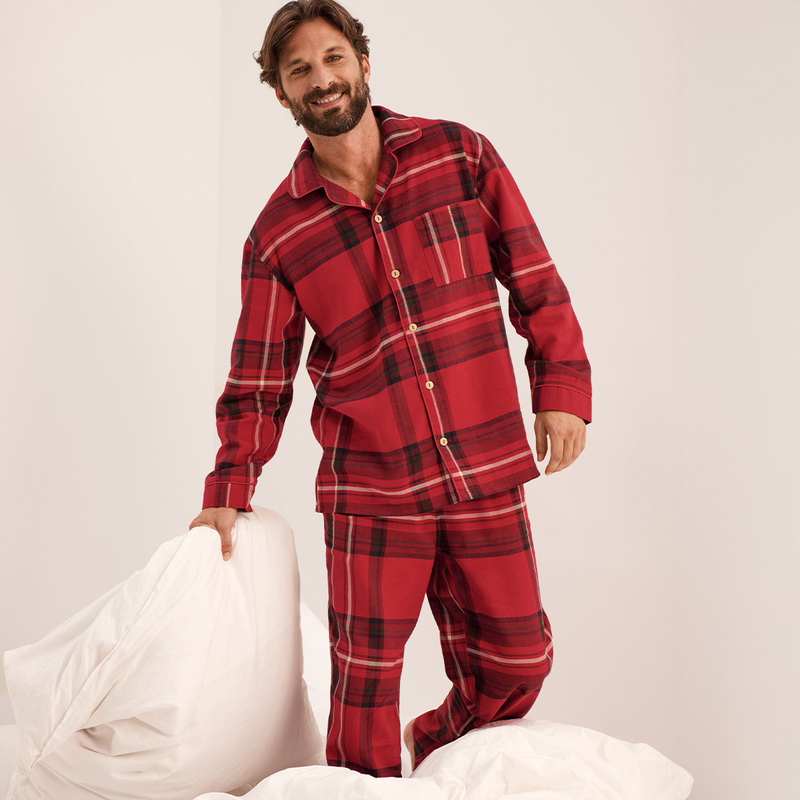 Pyjama mit Weihnachtsmotiv für gemütliche Stunden zuhause.
