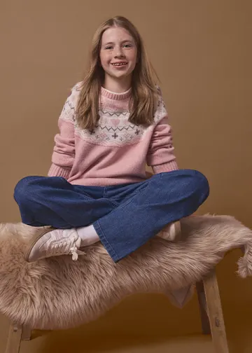 Coole Mützen, warme Pullover, bequeme Hosen und trendige Sneaker für entspannte Tage.