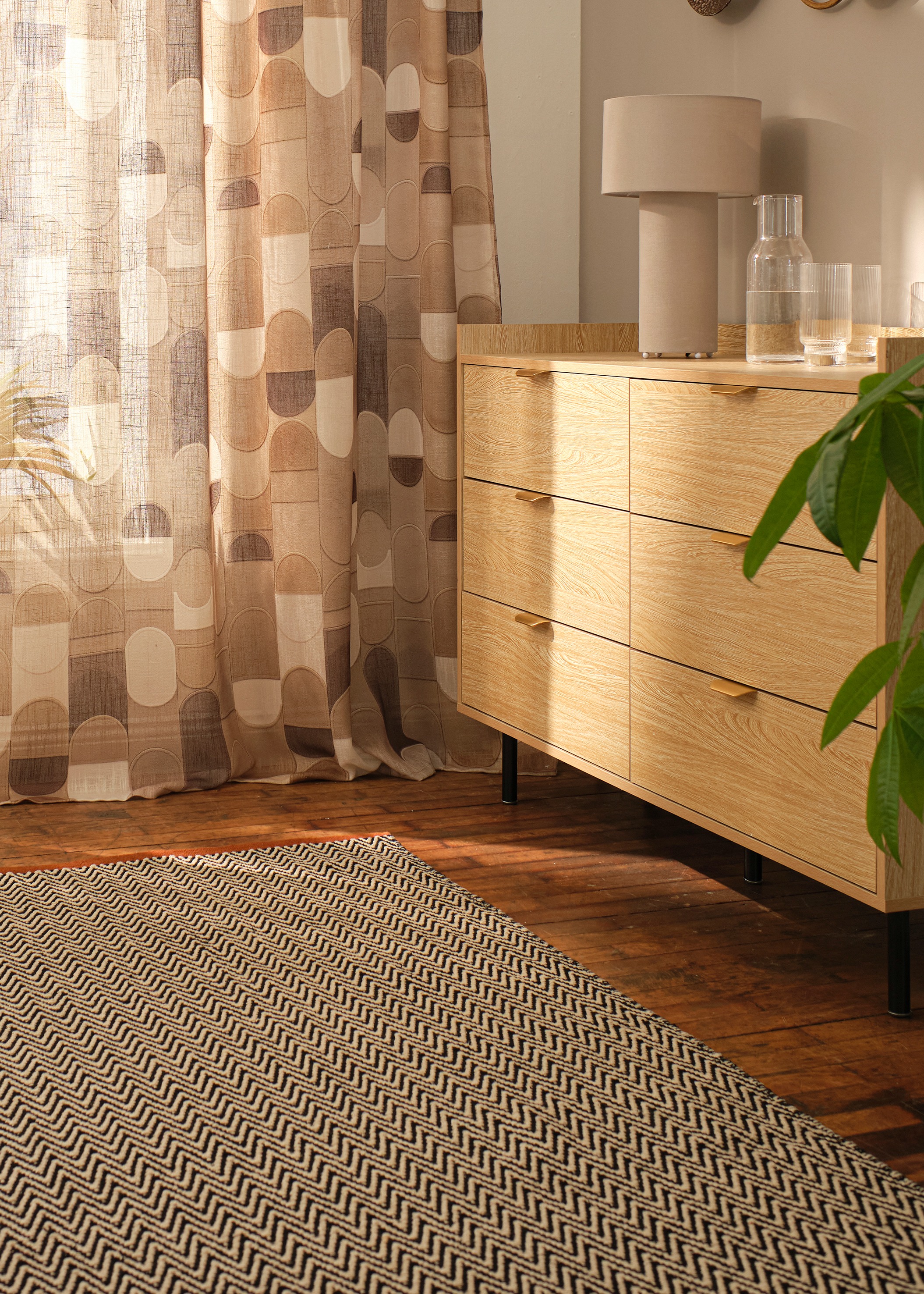 Teppich in grafischem Design.