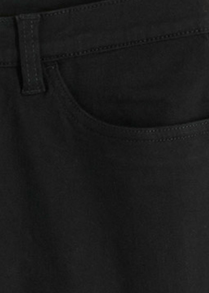 Jeansstoff mit schwarzer Waschung.