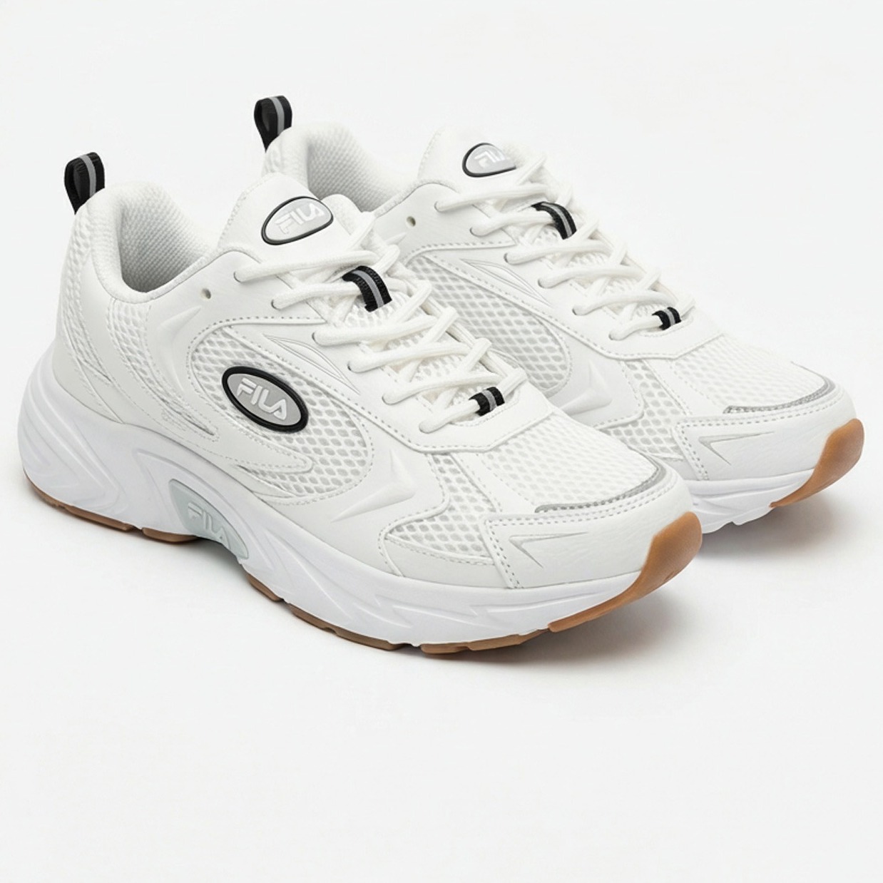 Trendige weiße Fila Sneaker.