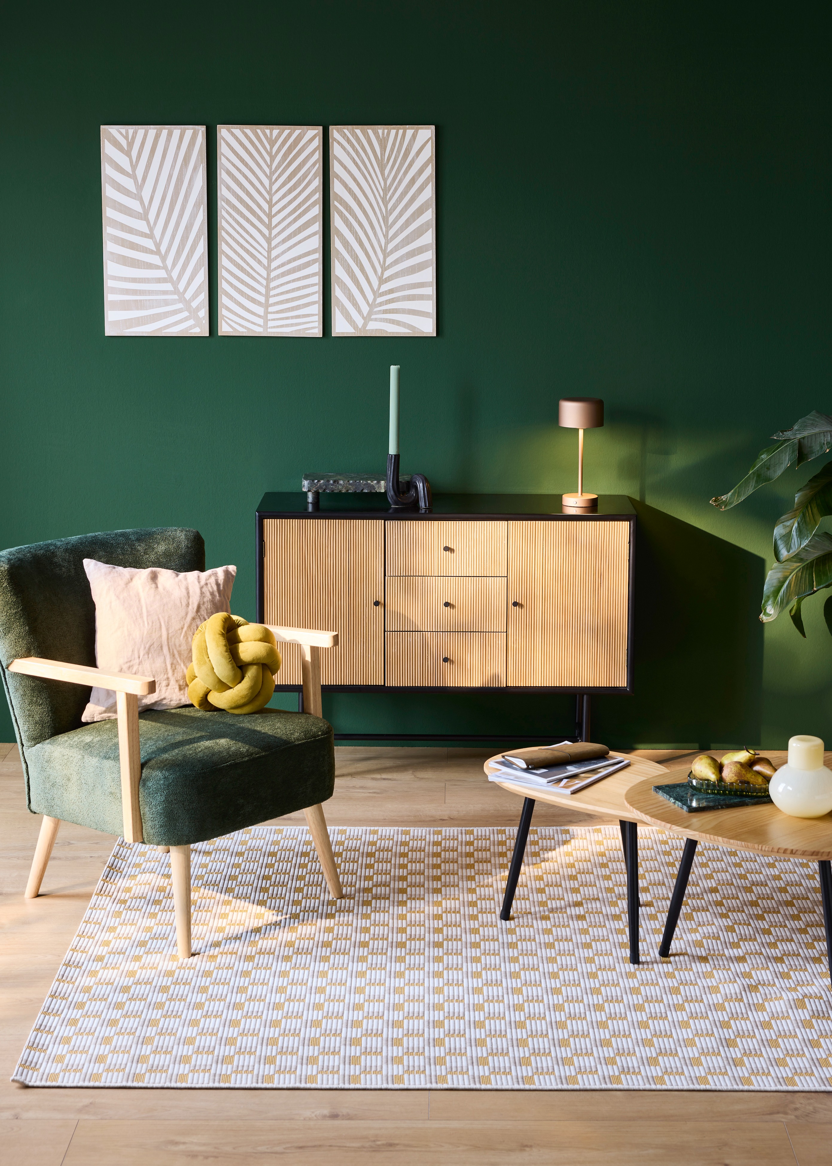 Ein Wohnzimmer in Grün.