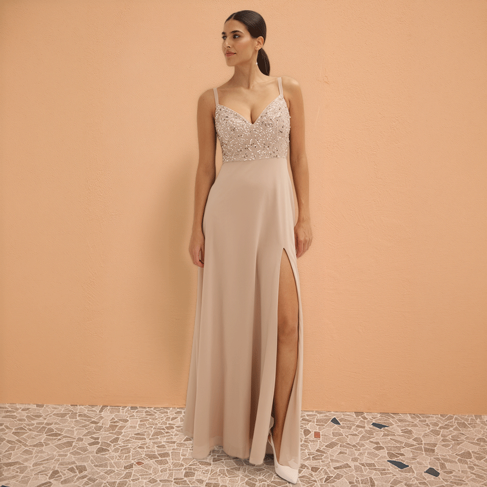 Zartrosa Abendkleid mit Spitzenoberteil und luftigem Tüllrock. 