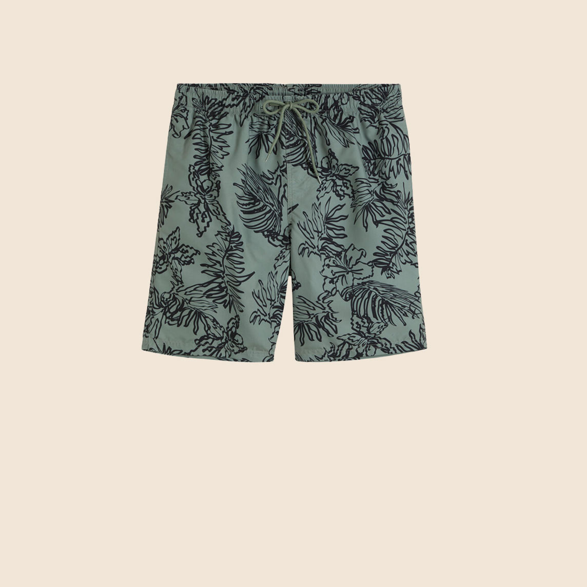 Kurze grüne Shorts mit schwarzem Blattmuster und praktischem Kordelzug.