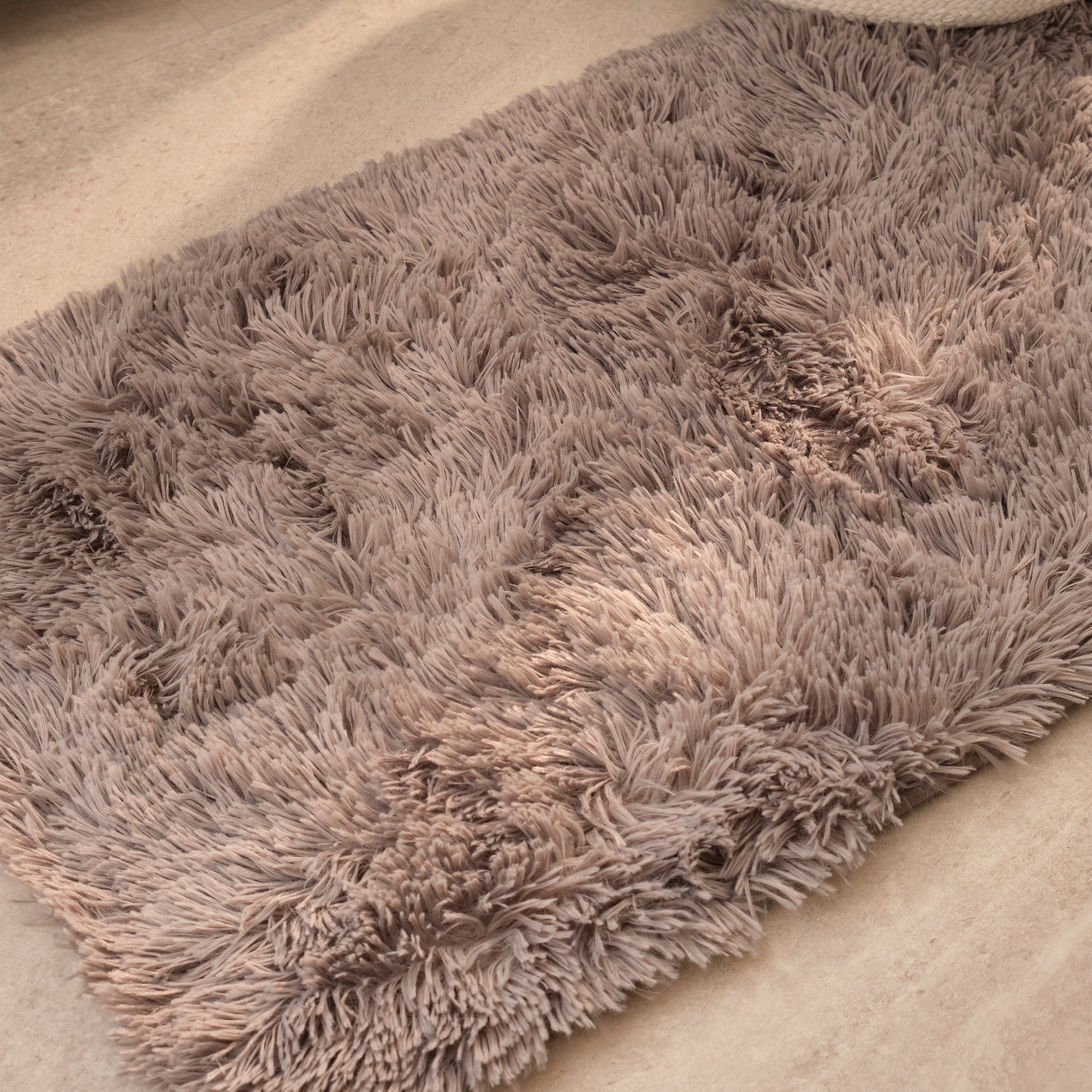 Flauschige Badematte.