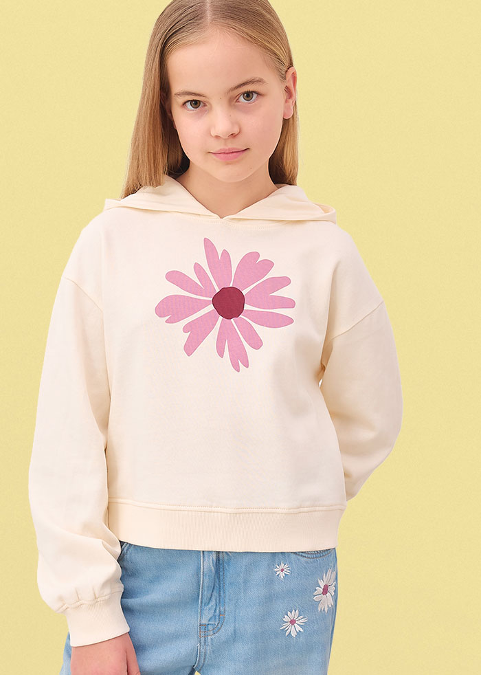 Heller Hoodie mit großer rosa Blume.
