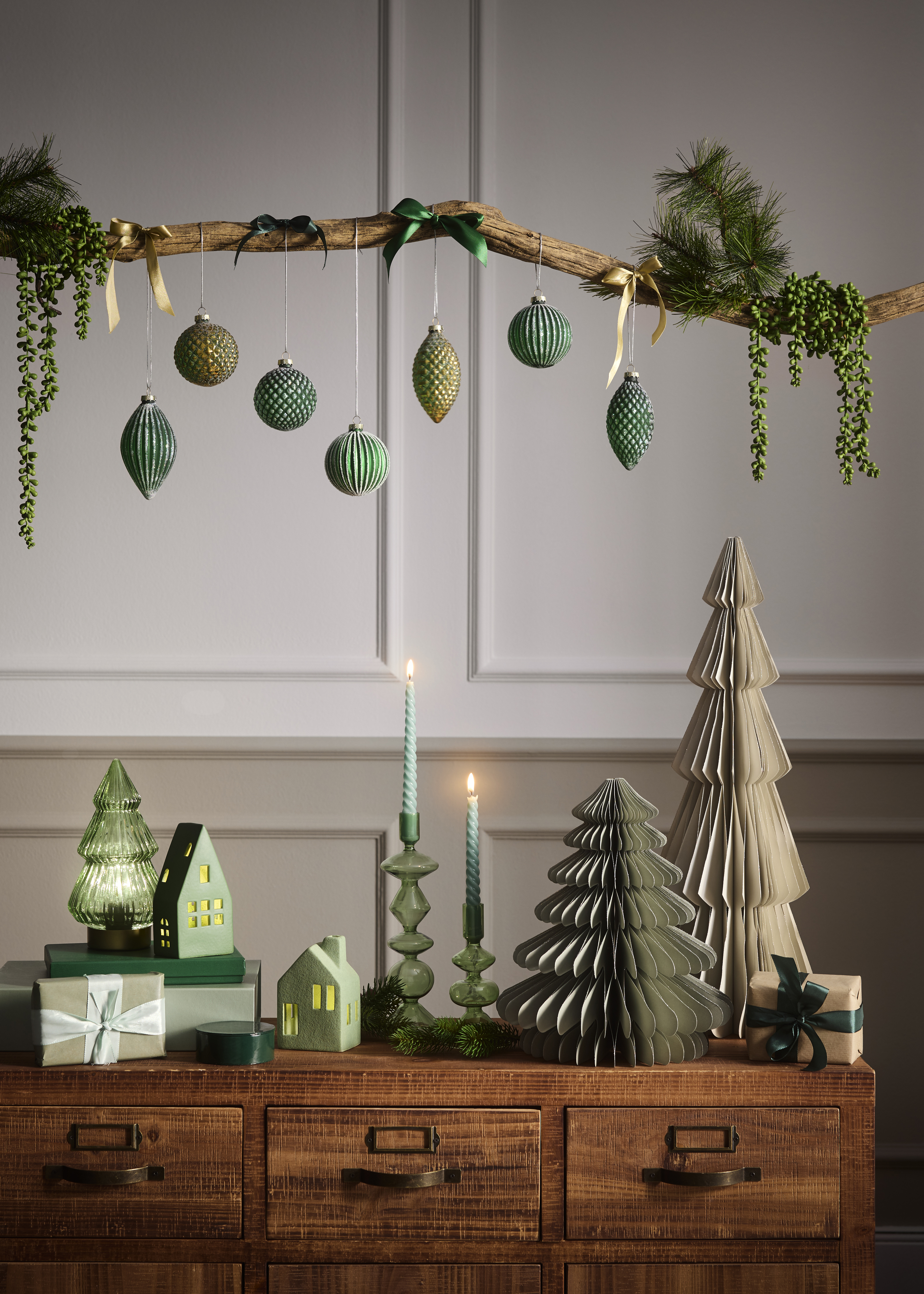 Weihnachtliche Deko in Grün.