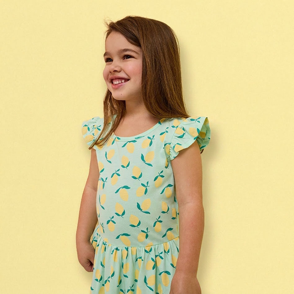 Grünes Kleid mit Rüschen und Ananas-Print.