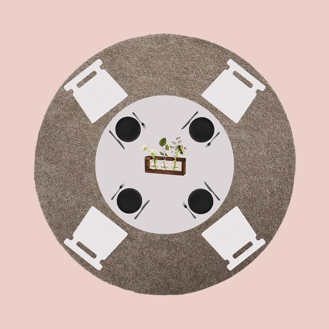 Runder Esstisch mit vier Stühlen auf einem runden Teppich. 