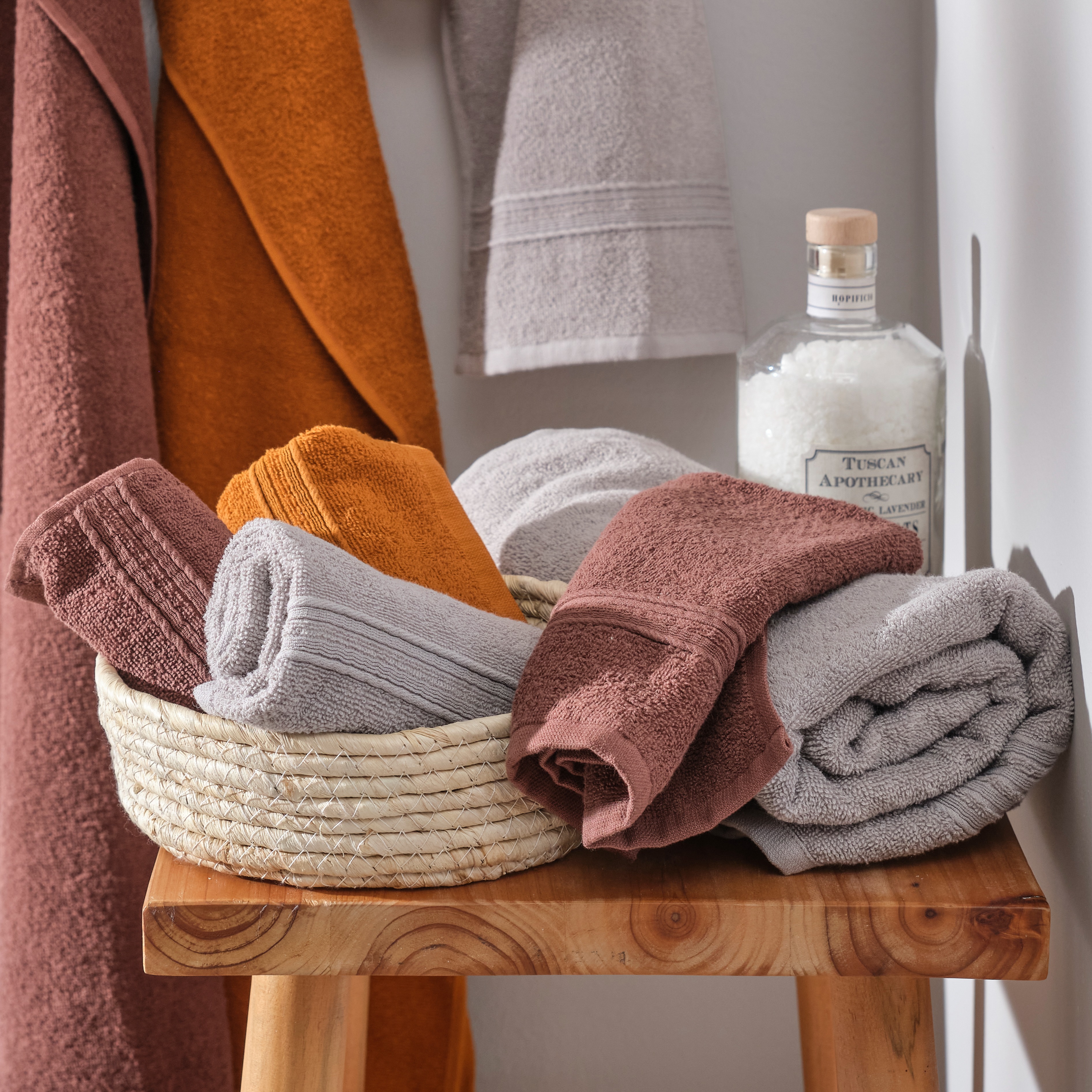 Kuschelige Handtücher in warmen Herbsttönen - Orange, Beige und Grau perfekt kombiniert.
