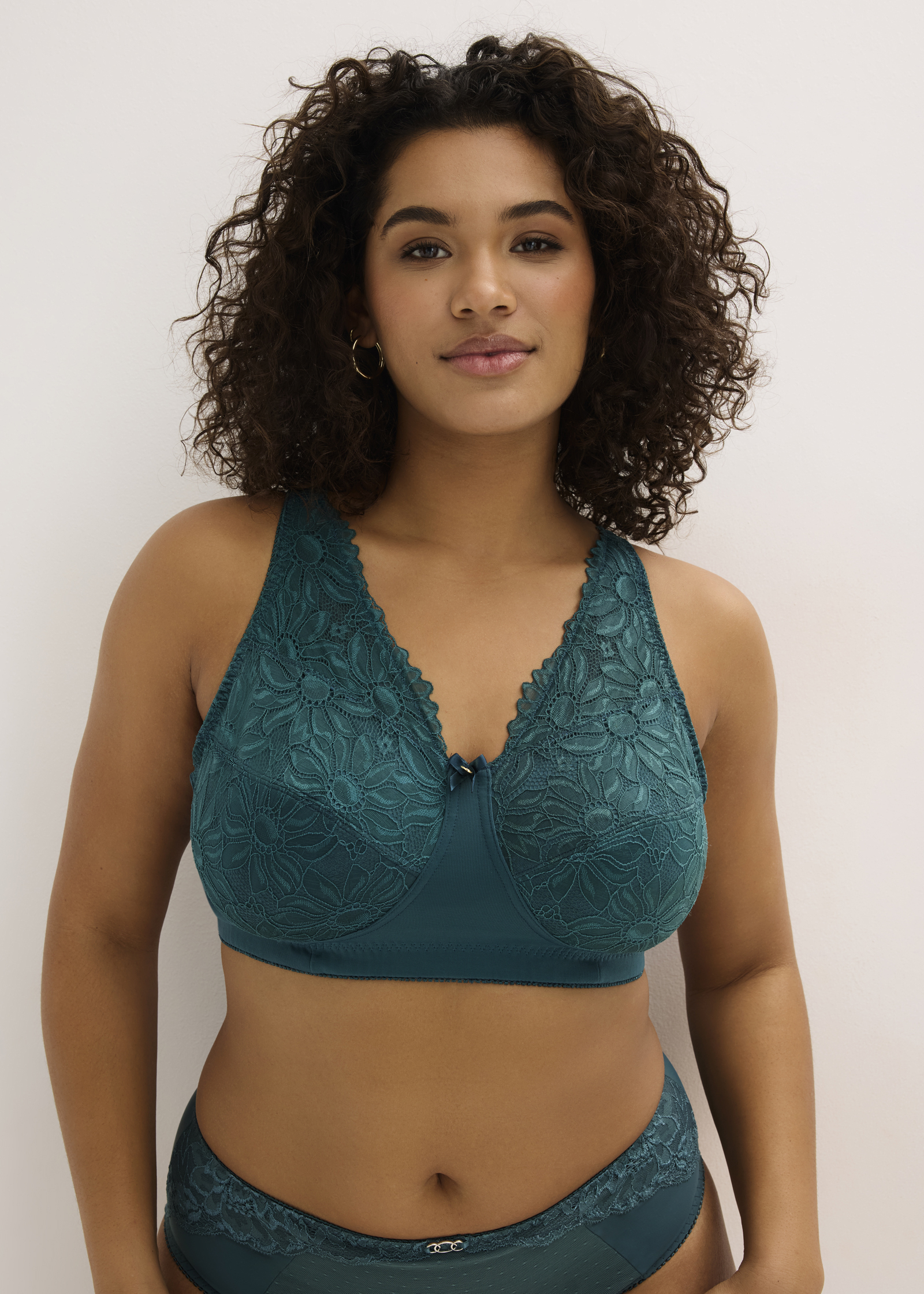 Eleganter smaragdgrüner Spitzen-BH mit V-Ausschnitt