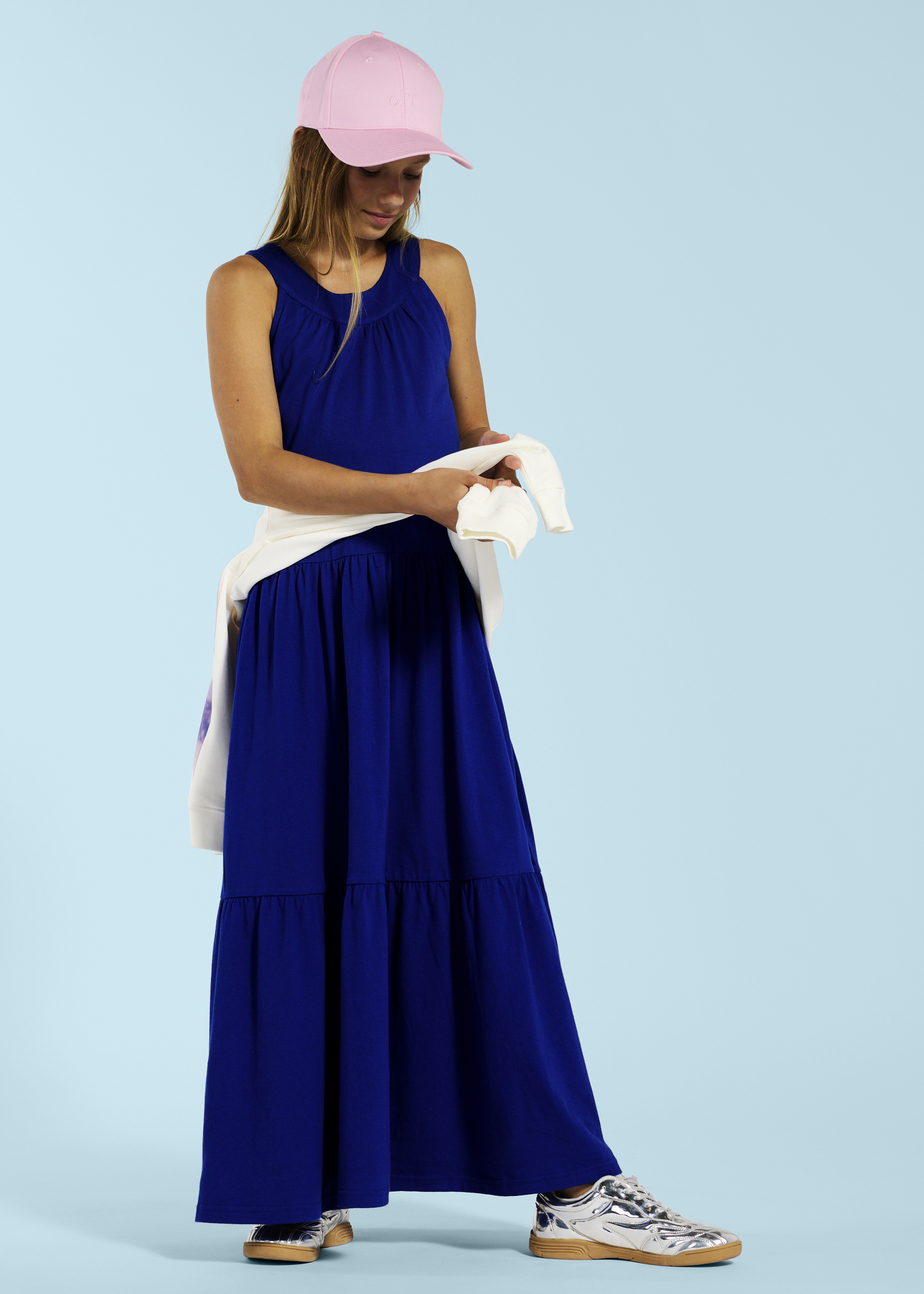 Sommerliches Kleid in Dunkelblau.