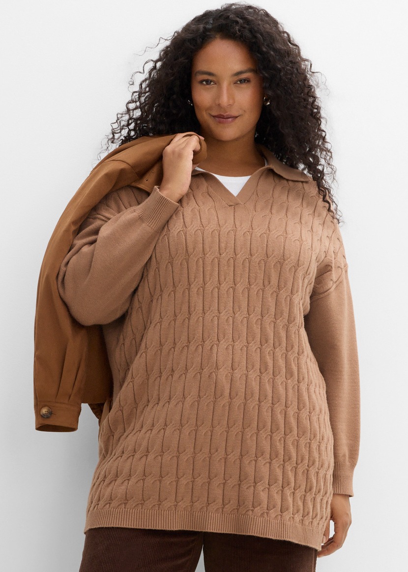 Kuscheliger Zopfmuster-Pullover in Braun, dazu eine passende Jacke und Cordhose.
