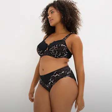 Schwarzes Spitzen-Dessous-Set, bestehend aus Bralette und passendem Höschen.