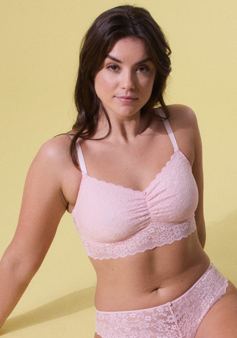 Zarte rosa Spitzenunterwäsche