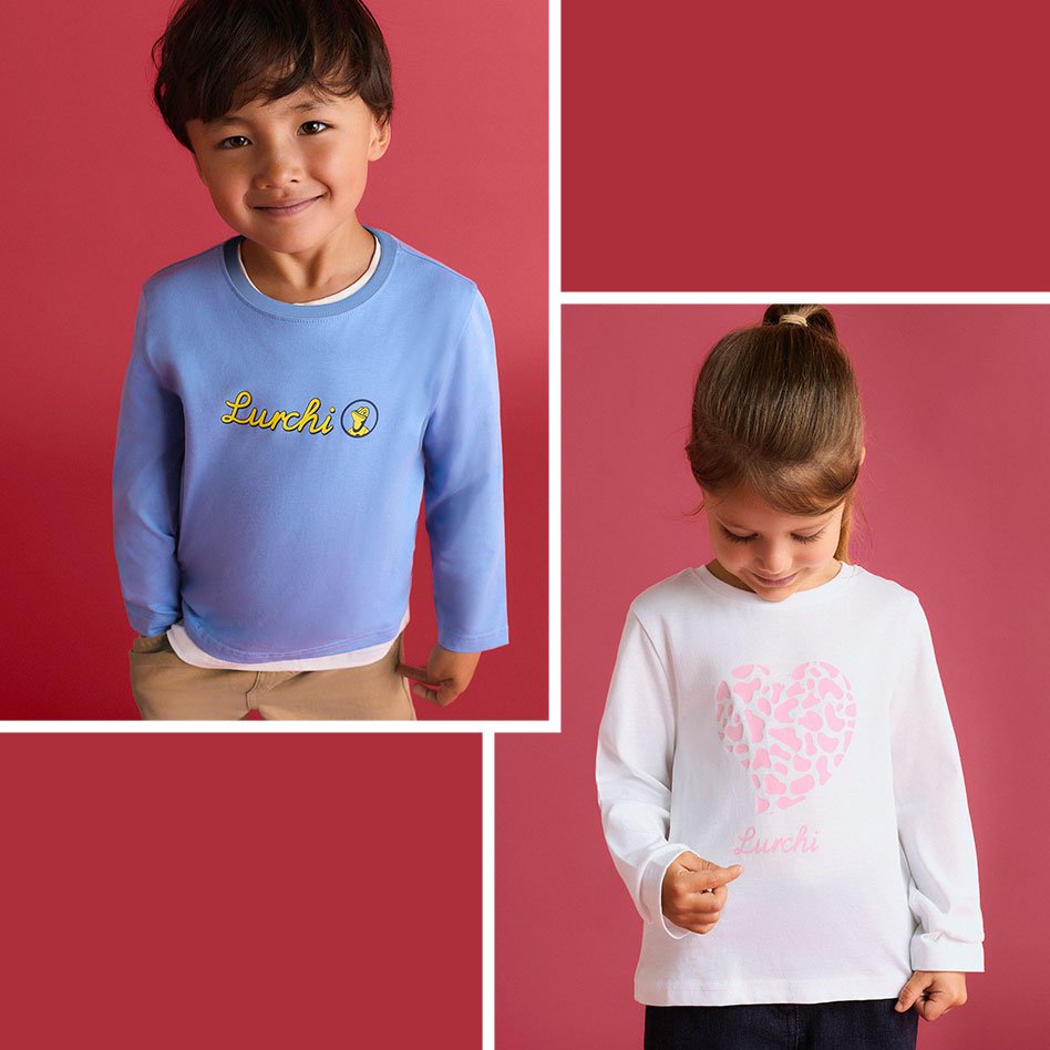 Der Junge trägt ein hellblaues Langarmshirt mit gelbem Lurchi-Schriftzug.