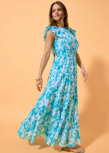 Blaues Maxikleid mit tropischem Blumenmuster.